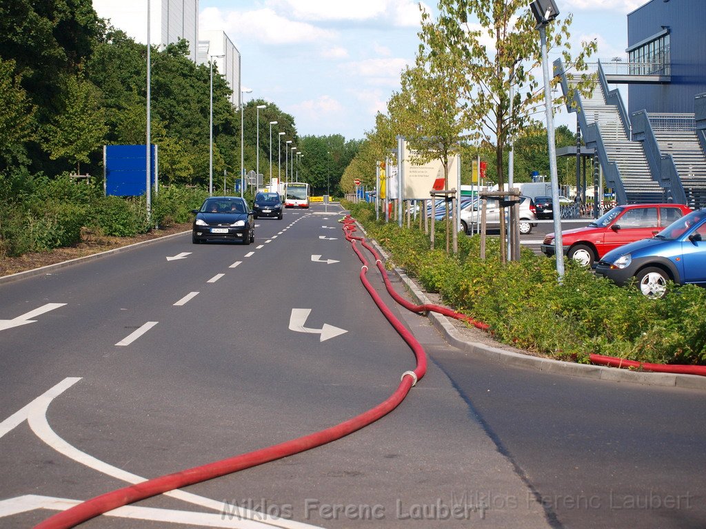 Feuer Koeln Ossendorf Butzweiler Hof neben IKEA P413.JPG